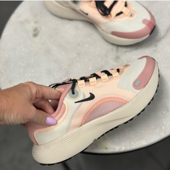 NIKE women's brand new size 7 CV3817-106 - Picture 4 of 7